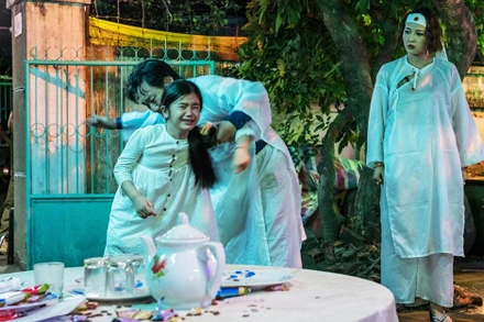 Cảnh trong phim "Đêm tối rực rỡ".