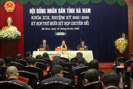 Các đại biểu Hội đồng nhân dân tỉnh Hà Nam dự kỳ họp.