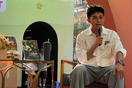 Jun Phạm chia sẻ về đọc và viết. (Ảnh: Phương Nam Books)