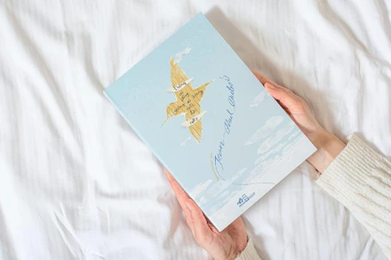 Cuốn tiểu thuyết “Không ai sống giống ai trong cuộc đời này”. (Ảnh: Nhã Nam)