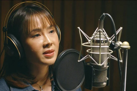 Hồng Diễm lại vào vai một phụ nữ chịu nhiều biến cố trong đời. (Ảnh: VFC)