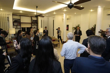 Đại sứ Italia tại Việt Nam Marco della Seta giới thiệu về ẩm thực Ý. (Ảnh: Ban tổ chức)