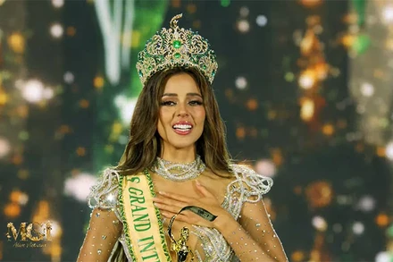 Luciana Fuster trong giây phút đăng quang. (Ảnh chụp màn hình)