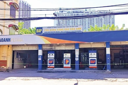Cửa hàng xăng dầu Bảo Anh, số 236 phố Lương Thế Vinh, quận Nam Từ Liêm, Hà Nội dừng hoạt động mấy ngày qua. (Ảnh: MINH ĐỨC)