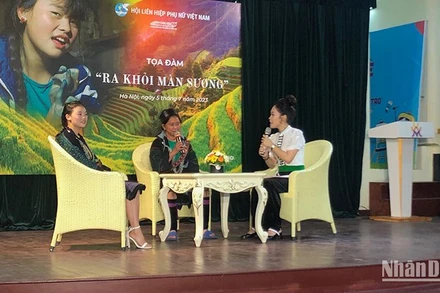 Má Thị Di và mẹ Châu Thị Say chia sẻ tại tọa đàm.