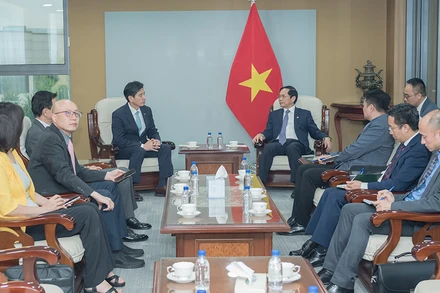 Bộ trưởng Bùi Thanh Sơn tiếp Chủ tịch Hội giao lưu kinh tế, văn hóa Hàn Quốc - Việt Nam (KOVECA) Kwon Sung Taek.