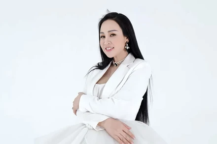 Khánh Ly trong MV "Ly".