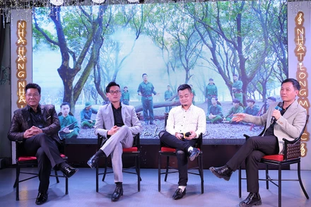 Các nghệ sĩ tại buổi ra mắt MV. (Ảnh: Ê kíp cung cấp)