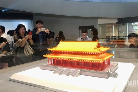 Người Hà Nội háo hức với hình ảnh điện Kính Thiên lần đầu được công bố.