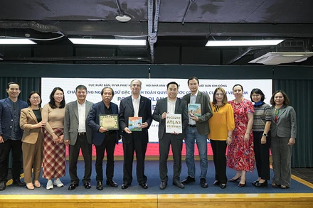 Các đại biểu hai bên tại Nhà xuất bản Kim Đồng. (Ảnh: NXB Kim Đồng)