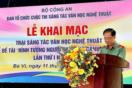 Thiếu tướng Trần Hải Quân, Tư lệnh Bộ Tư lệnh Cảnh vệ phát biểu.