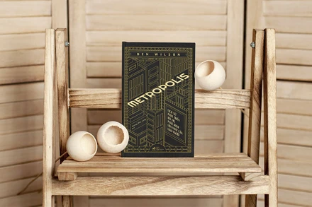 Cuốn sách “Metropolis - Lịch sử phát triển đô thị, phát minh lớn nhất của loài người”. (Ảnh: Nhã Nam)