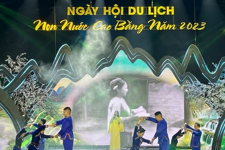 Tiết mục nghệ thuật chào mừng sự kiện.
