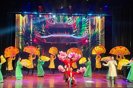 Tiết mục nghệ thuật biểu diễn chào mừng.