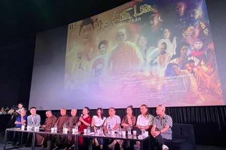 Ê-kíp sản xuất và một số nghệ sĩ chia sẻ thông tin về bộ phim.