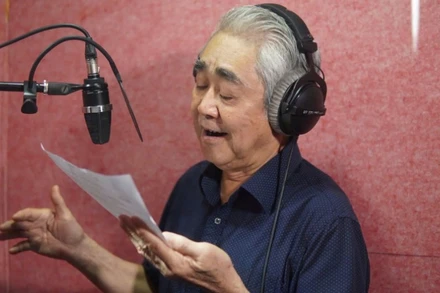 Nghệ sĩ nhân dân Quang Thọ lần đầu hát nhạc phim cho thiếu nhi. (Ảnh: BTC cung cấp)