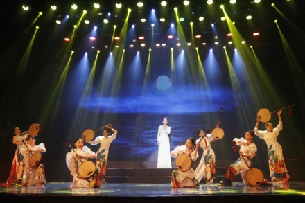 Tiết mục nghệ thuật biểu diễn chào mừng tại lễ bế mạc.