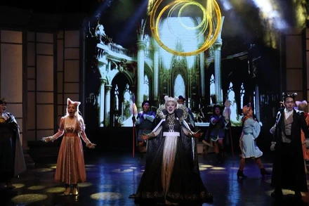 “Zorba-Chú mèo thám tử” là vở nhạc kịch hợp tác giữa Nhà hát Tuổi Trẻ và Nhà hát Sangsang Maru.