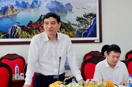 Đồng chí Nguyễn Đắc Vinh thông tin về việc tổ chức Hội thảo Văn hóa 2024. 