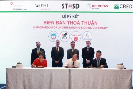 Ký kết Biên bản thỏa thuận ghi nhớ hợp tác giữa các đơn vị tham gia chương trình. 