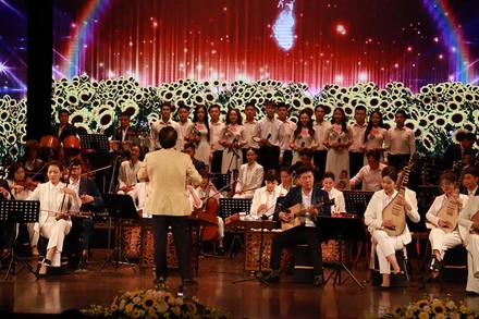 Một tiết mục nghệ thuật biểu diễn tại sự kiện.