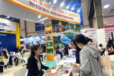 Đà Nẵng cùng với các địa phương tham gia gian hàng “Miền di sản diệu kỳ”.