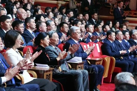 Tổng Bí thư Tô Lâm và Phu nhân với Tổng thống Kazakhstan Kassym-Jomart Tokayev dự Chương trình hòa nhạc hữu nghị Việt Nam- Kazakhstan. (Ảnh: Thống Nhất -TTXVN)