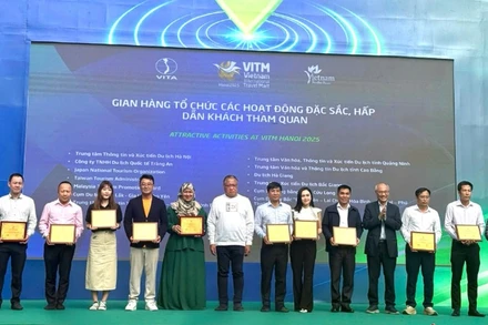 Ban tổ chức vinh danh gian hàng tổ chức các hoạt động đặc sắc, hấp dẫn khách tham quan.