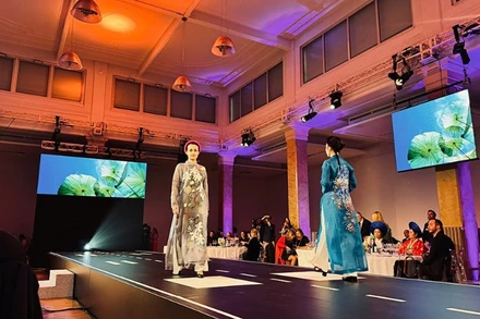 Trình diễn thời trang áo dài tại sự kiện. (Ảnh: Cục Du lịch quốc gia)