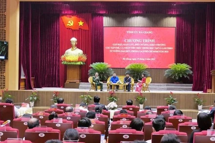 Hà Giang tổ chức gặp mặt, khen thưởng các tập thể, cá nhân tiêu biểu trong học tập và làm theo tư tưởng, đạo đức, phong cách Hồ Chí Minh.
