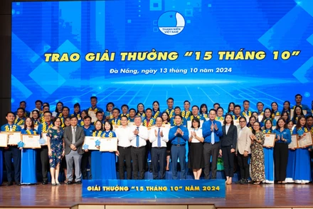 Lễ trao Giải thưởng “15 tháng 10” năm 2024.