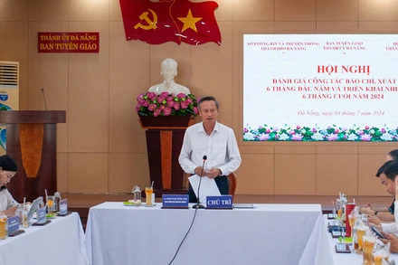 Trưởng Ban Tuyên giáo Thành ủy Đà Nẵng phát biểu tại hội nghị.