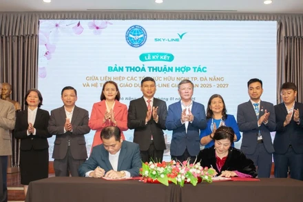 Lễ ký kết thỏa thuận hợp tác giữa Liên hiệp Các tổ chức hữu nghị thành phố Đà Nẵng và Hệ thống Giáo dục Sky-Line.