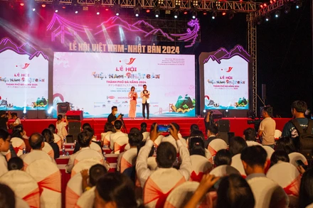 Quang cảnh lễ hội khai mạc.