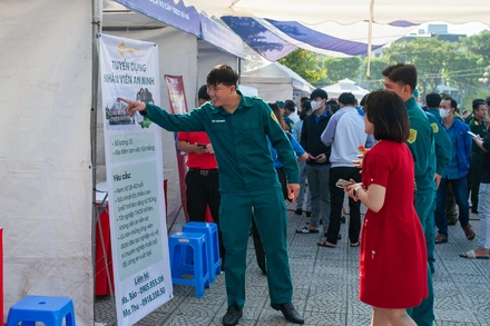 Ngày hội việc làm cho quân nhân xuất ngũ và người lao động tại quận Liên Chiểu năm 2024.