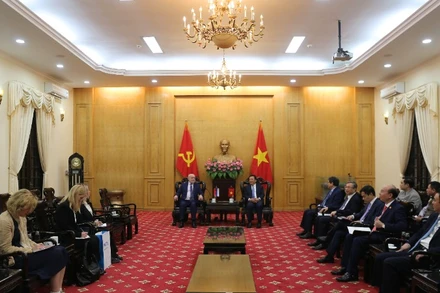 Quang cảnh buổi tiếp giữa lãnh đạo Học viện Chính trị Quốc gia Hồ Chí Minh và lãnh đạo Viện Nghiên cứu chiến lược Nga. (Ảnh: HẢI ĐĂNG)