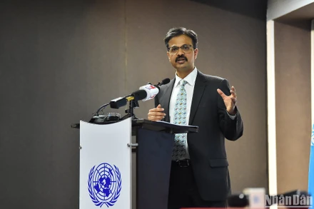 Báo cáo viên đặc biệt của Liên hợp quốc phát biểu tại buổi họp báo. (Ảnh: Thủy Nguyên)