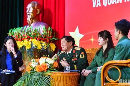 Anh hùng Phạm Tuân chia sẻ những kỷ niệm về thời gian trong quân ngũ.