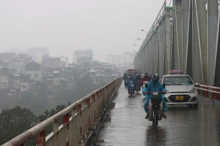 Khu vực Hà Nội sáng và đêm có mưa nhỏ, mưa phùn và sương mù; sáng và đêm trời lạnh. (Ảnh minh họa)