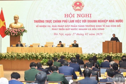 Thủ tướng Phạm Minh Chính phát biểu ý kiến chỉ đạo các bộ, ngành, doanh nghiệp nhà nước. (Ảnh: TRẦN HẢI)