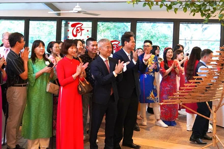 Các đại biểu tham dự buổi gặp mặt. 