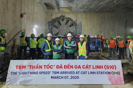 Máy đào hầm TBM số 1 có tên "Thần tốc" đã khoan đến ga S10 - Cát Linh.