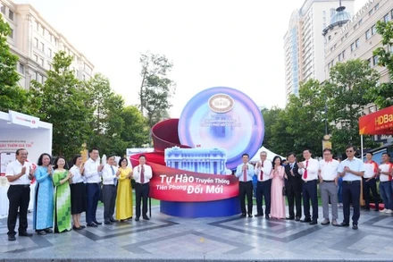 Khai mạc triển lãm ảnh "Ngành ngân hàng đối với sự phát triển của Thành phố Hồ Chí Minh" và chương trình “Tôi yêu thành phố tôi”.