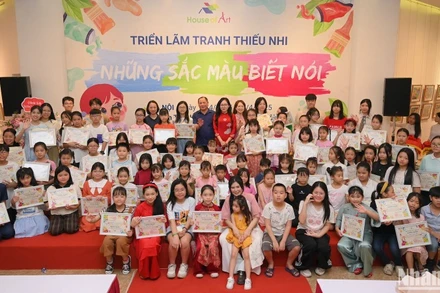 Niềm vui của các cây cọ nhí có năng khiếu và đam mê với nghệ thuật.