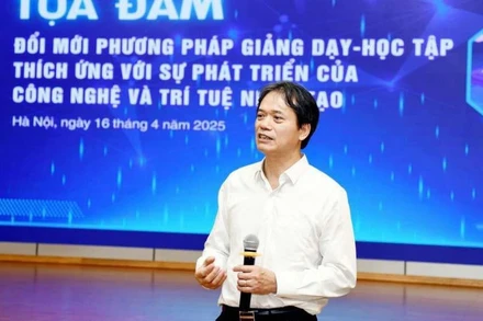 Giáo sư, Tiến sĩ Phạm Hồng Chương, Giám đốc Đại học Kinh tế Quốc dân chia sẻ tại tọa đàm.