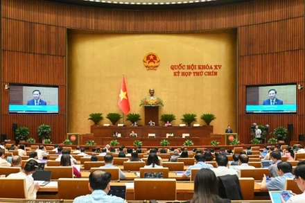 Quốc hội làm việc tại Hội trường nghe Tờ trình dự thảo Nghị quyết của Quốc hội sửa đổi, bổ sung một số điều của Hiến pháp năm 2013. (Ảnh: BÙI GIANG)