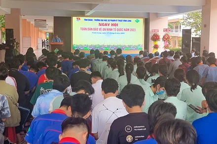 Đông đảo sinh viên tham gia Ngày hội toàn dân bảo vệ an ninh Tổ quốc được tổ chức tại Trường đại học Sư phạm kỹ thuật Vĩnh Long.