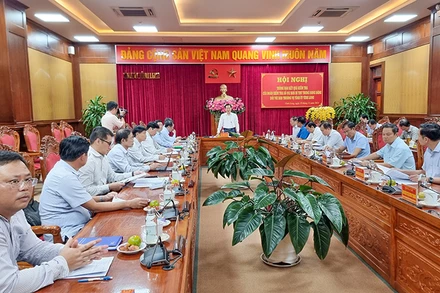 Quang cảnh buổi làm việc với Ban Thường vụ Tỉnh uỷ Vĩnh Long vào chiều 19/11. 