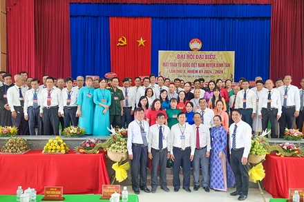 Đại hội đại biểu Mặt trận Tổ quốc huyện Bình Tân ra mắt Ban Chấp hành mới, nhiệm kỳ 2024-2029. 