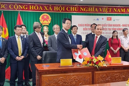 Ký kết hợp tác giữa 2 tỉnh Vĩnh Long và Niigata (Nhật Bản).